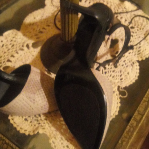 Size 10 Steve Madden heels - Picture 4 of 4